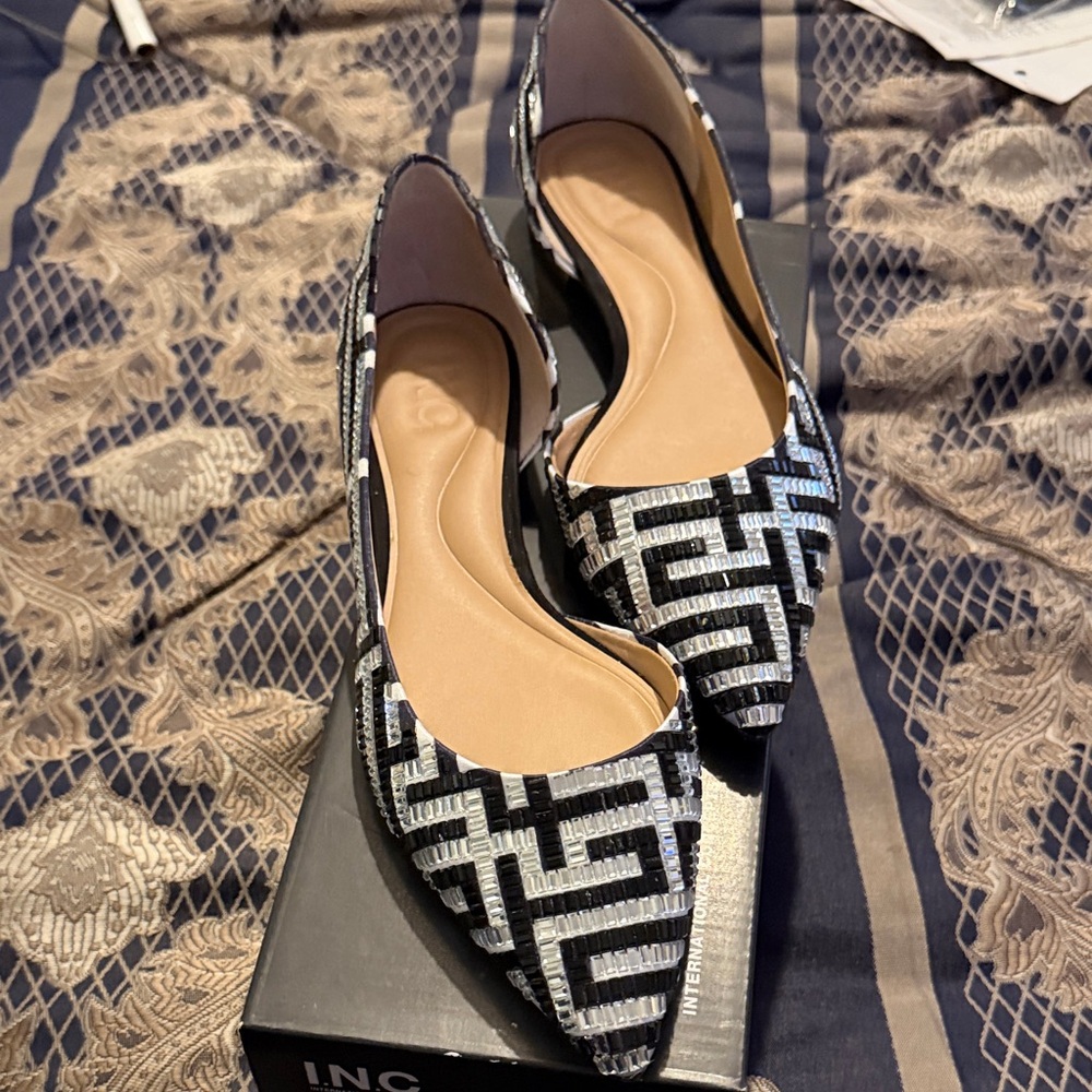 INC International Concepts Women's Geometric Black and White Flats